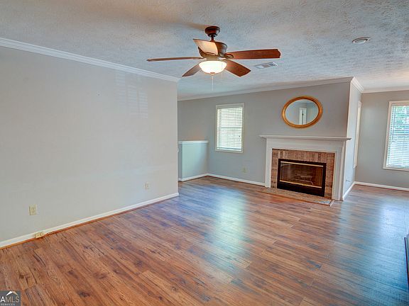 4th image of 904 Peachtree Forest Ter
