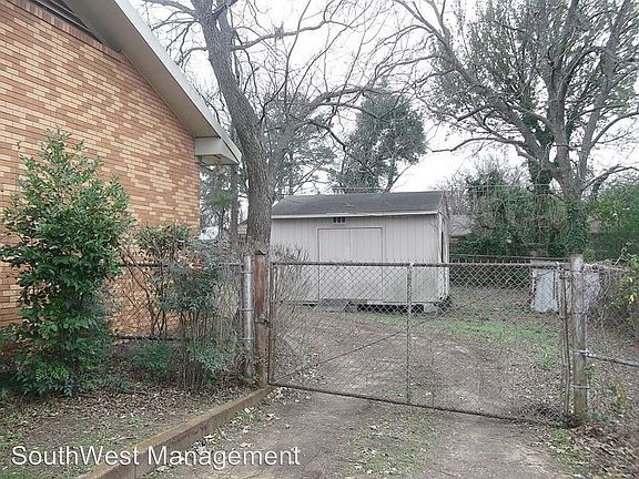 3rd image of 1520 W Monterey St