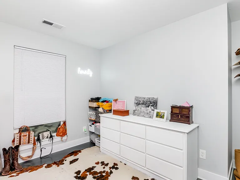 1422 E Elm St #1 — Photo 18
