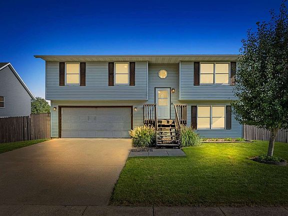 3rd image of 30 Prairie Ridge Ct
