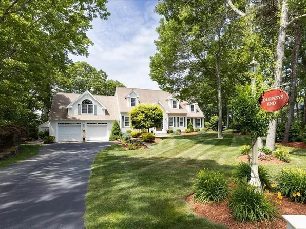 37 Cedar Oaks Dr, Plymouth, MA 02360