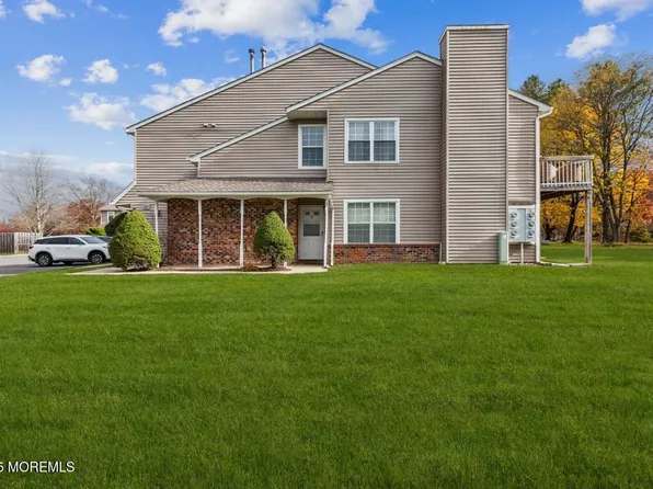 15 Lindsey Cir 15, Old Bridge, NJ 08857