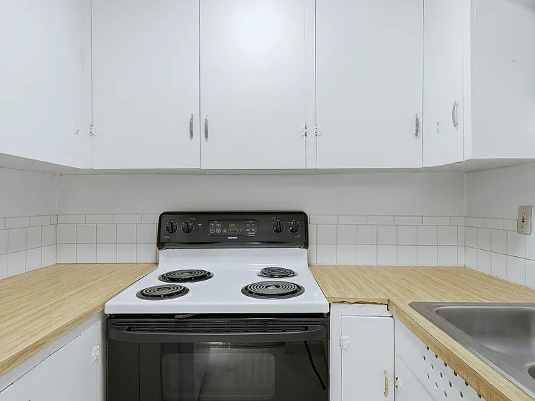 415 Lewis St — Photo 22
