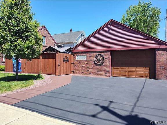 4th image of 110 Labelle Ave