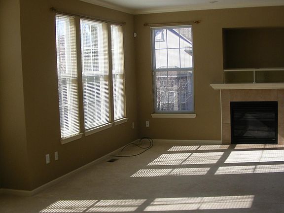 4th image of 16101 Linden St