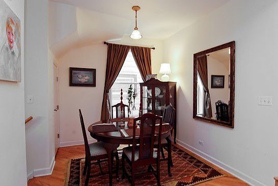 3rd image of 3705 N Paulina St #1