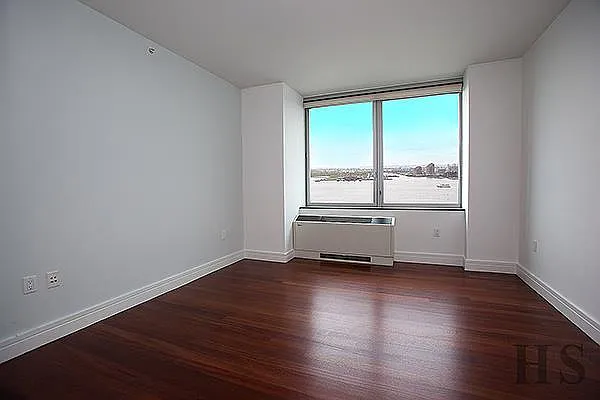 Rented by R New York | media 8