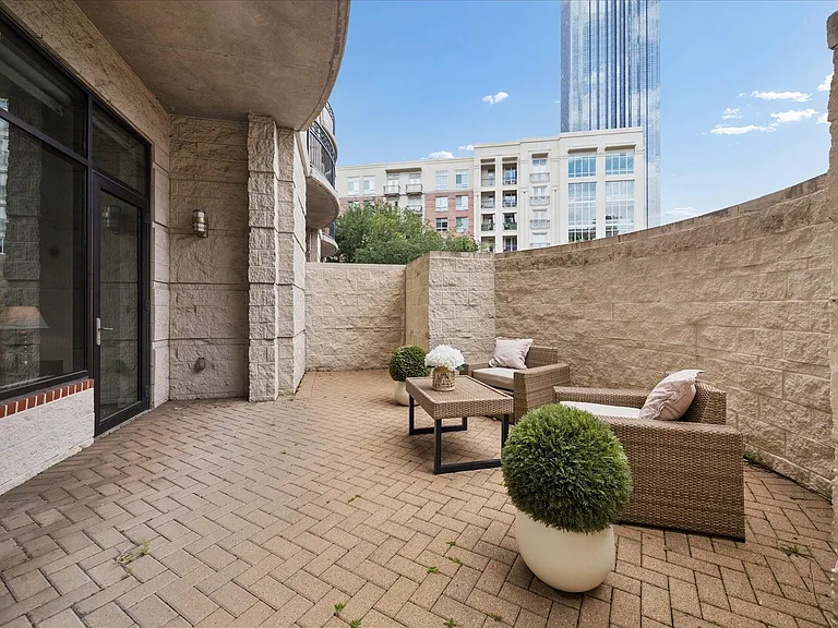 5005 Hidalgo St #210 — Photo 23