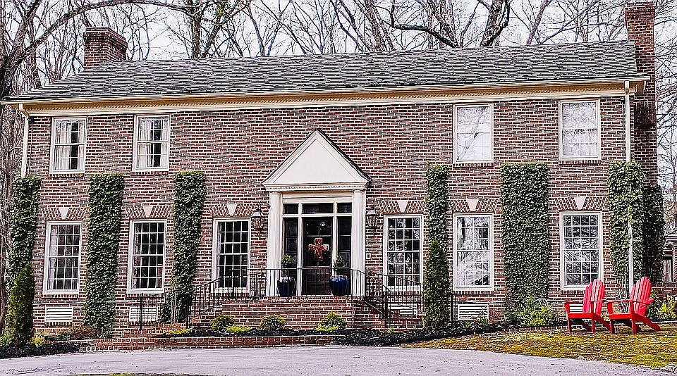 1st image of 103 Oakmont Pl