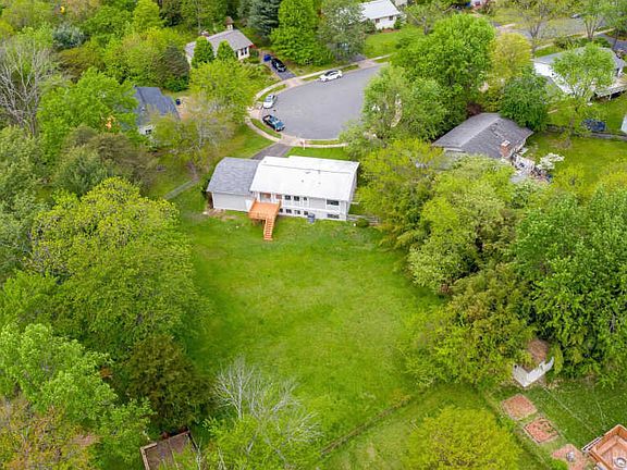 3rd image of 1000 Charlton Pl