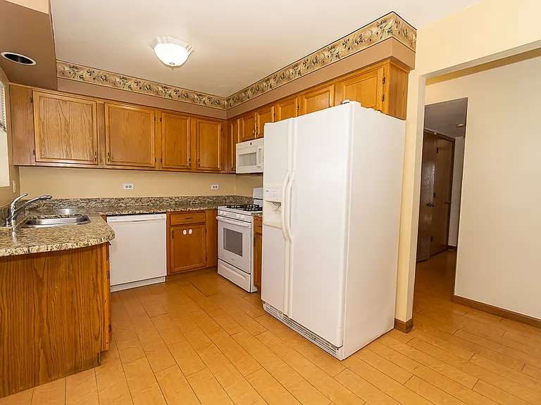 1174 Longford Rd — Photo 9