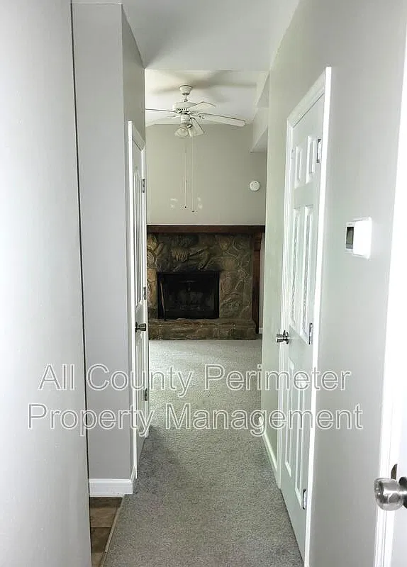 2 bed, 1.5 bath, 1150 sqft, $995 — Photo 2