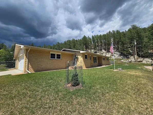 17 Clay St, Custer, SD 57730