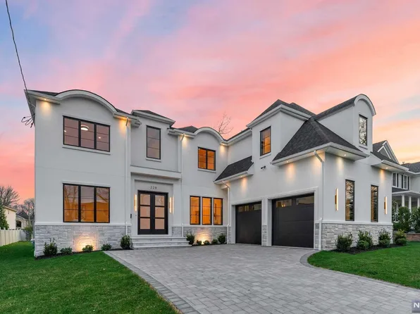 228 Diane Pl, Paramus, NJ 07652