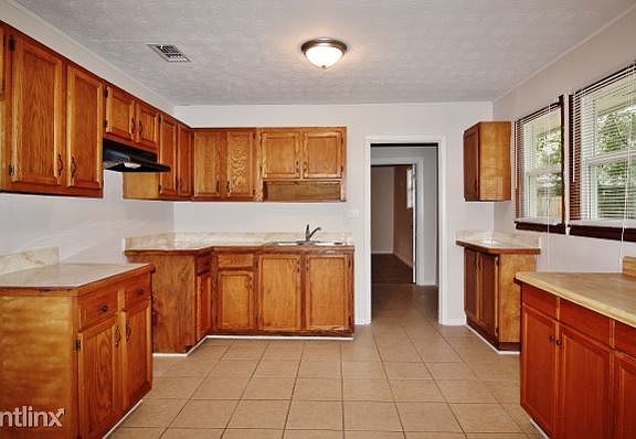 5th image of 3737 Soutel Dr