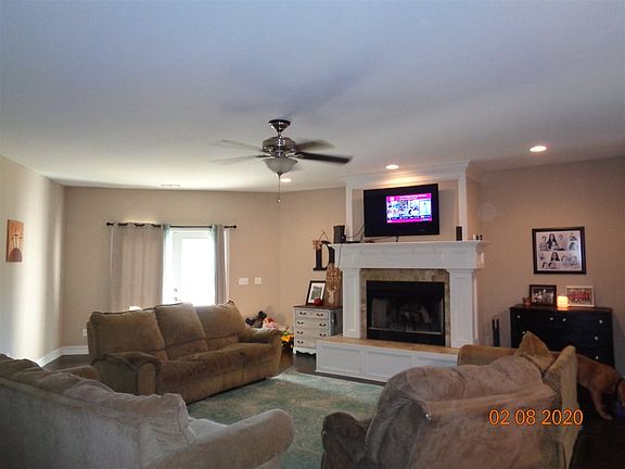 3rd image of 138 Winchester Ln