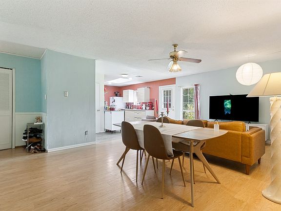 4th image of 3304 Westminster Dr