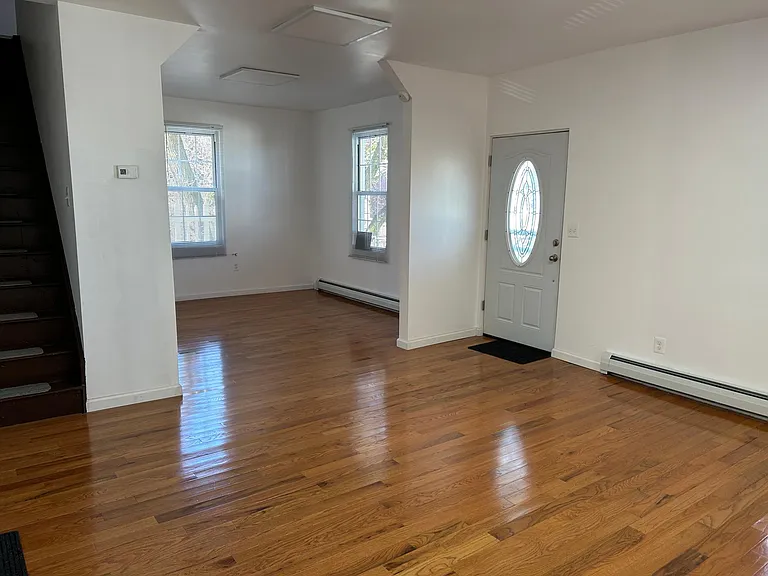 933 Wyandotte St — Photo 18