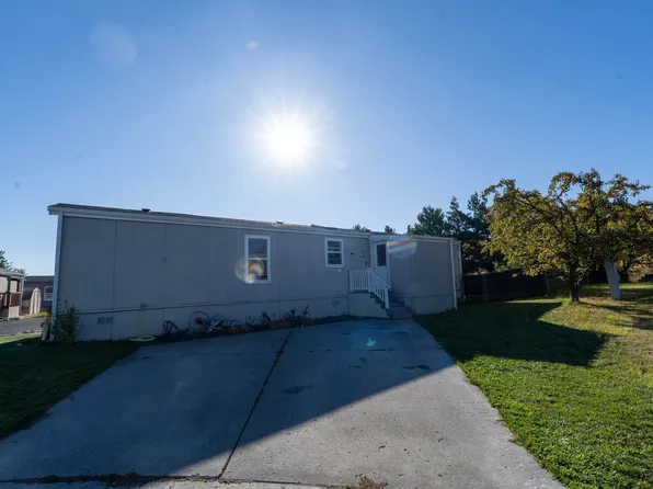 255 NW Golden Hl #34, Pullman, WA 99163