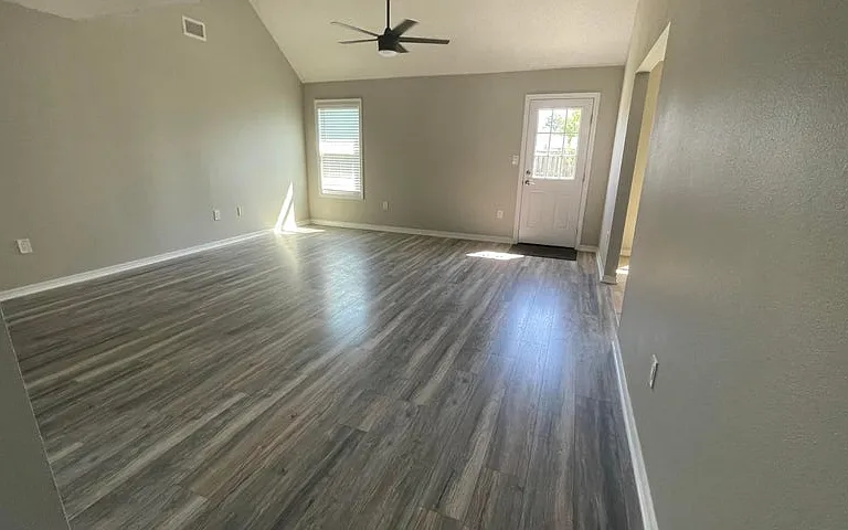 463 Sandy Ridge Cir — Photo 2