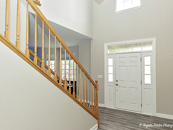 2nd image of 526 W Fairborn Ln