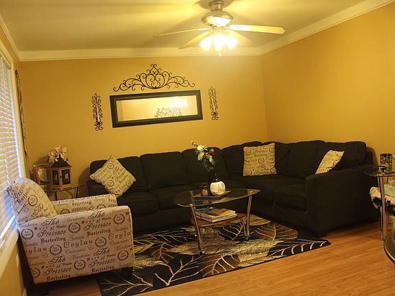 2nd image of 1S133 Ingersoll Ln #133