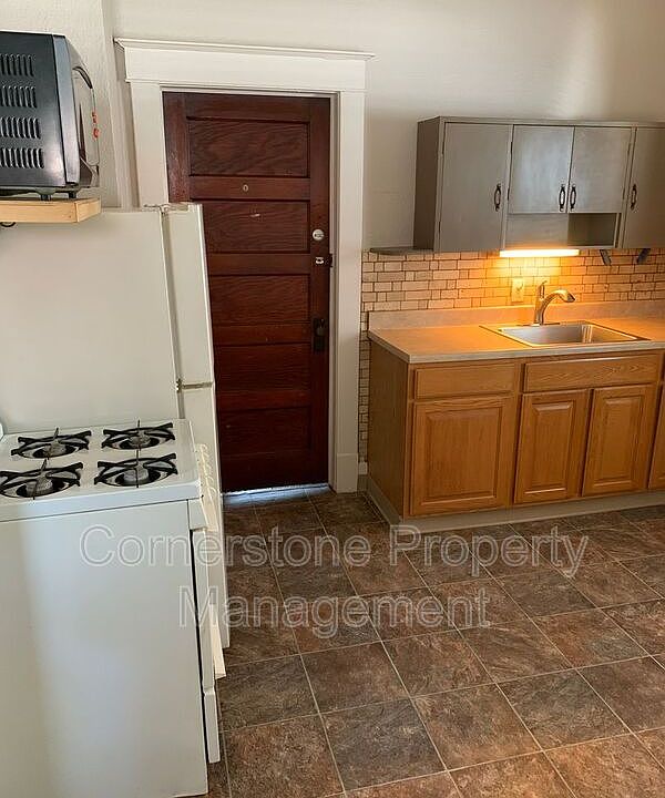 2nd image of 309 S 6th St APT 2