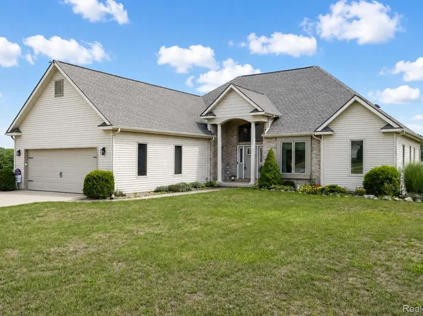 5094 N Oak Rd, Davison, MI 48423