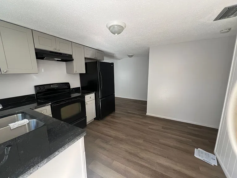 322 Organ St #A — Photo 3