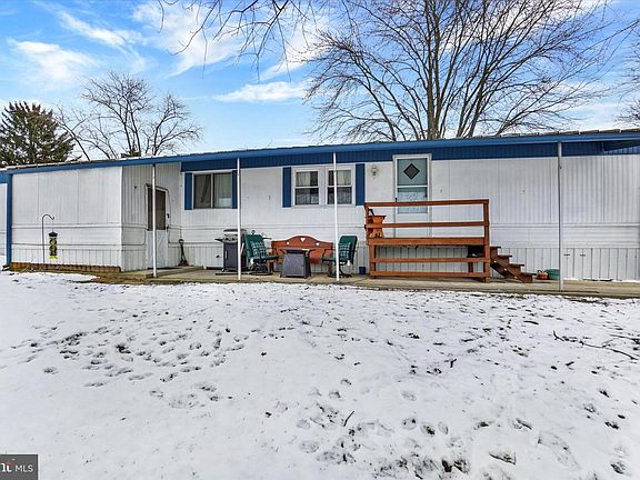 2nd image of 805 Lake Cir