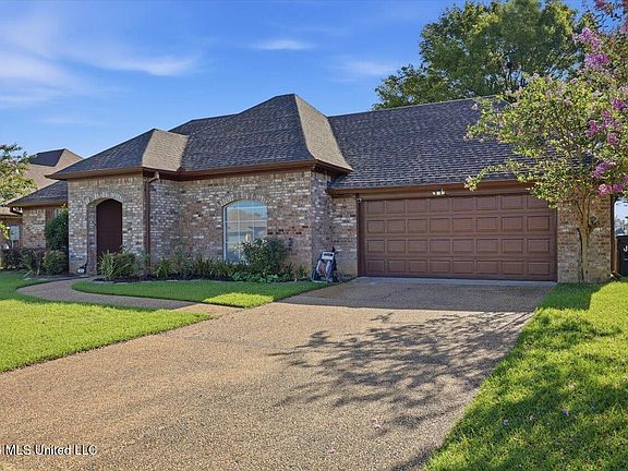 3rd image of 519 Planters Dr