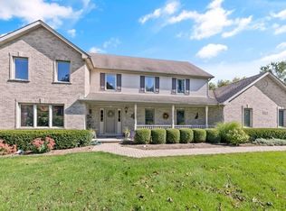 8N055 Secretariat Ct, St Charles, IL 60175