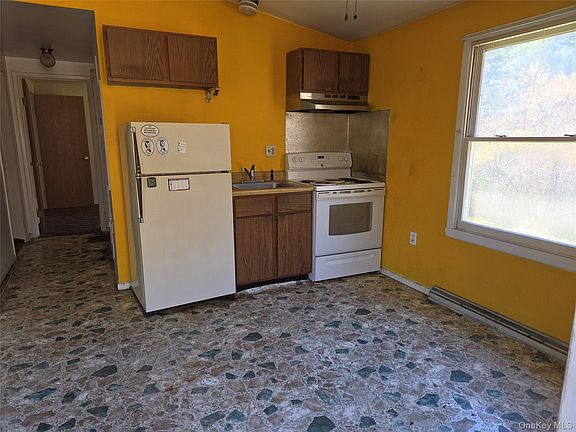 3rd image of 119 Mineral Springs Road