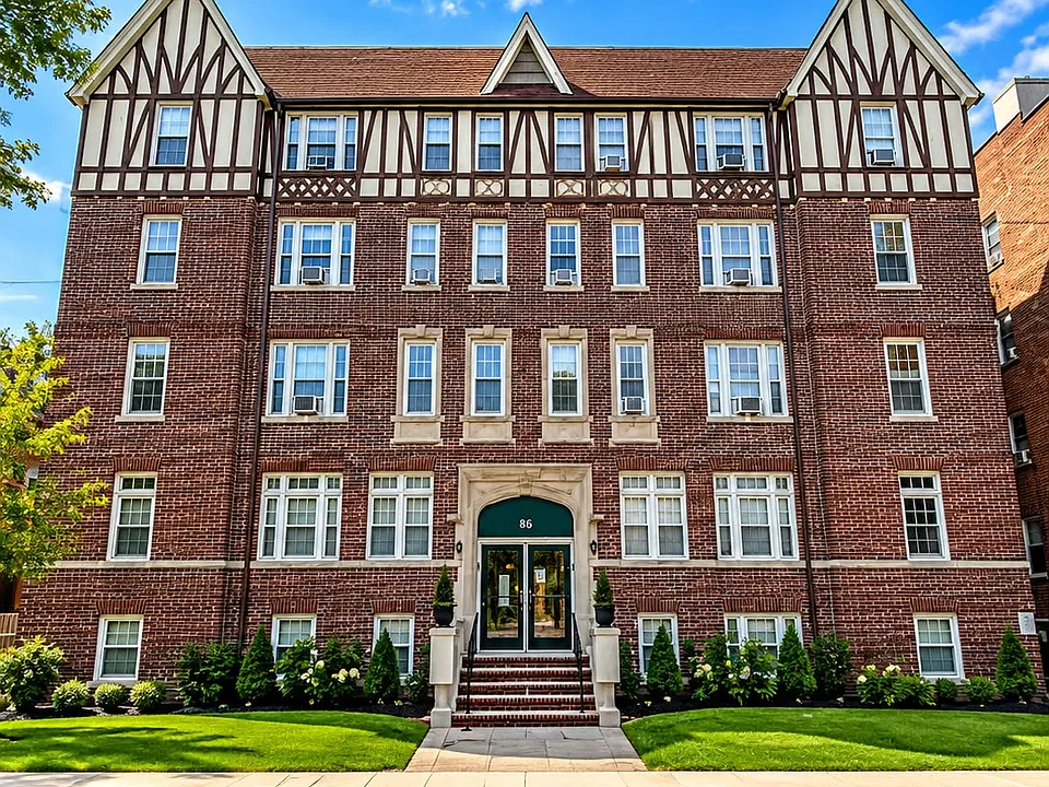 86 Monroe Pl #105