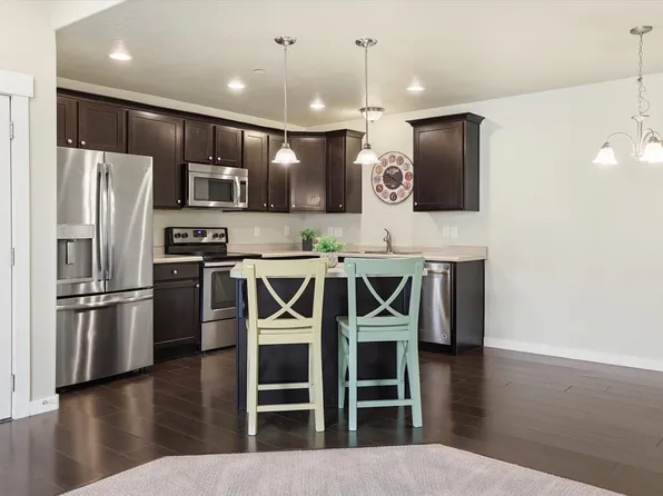 281 W 650 N APT B, Centerville, UT 84014