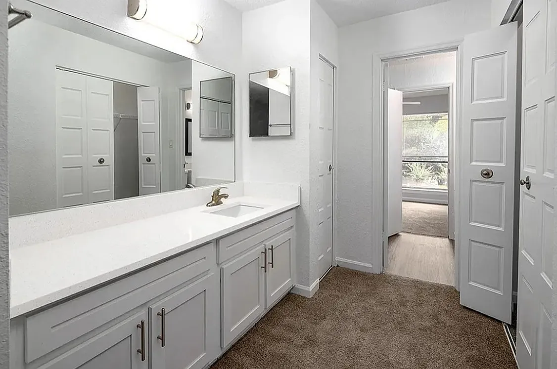 2 bed, 1.5 bath, 1175 sqft, $1,550 — Photo 2