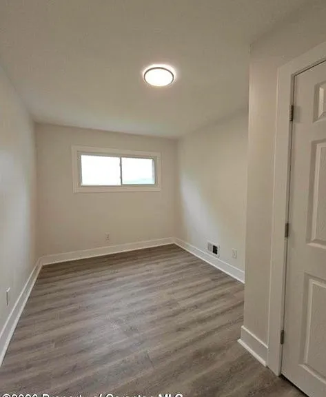 1105 Quincy Ave — Photo 3