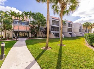 230 Lakeview Dr APT 204, Weston, FL 33326