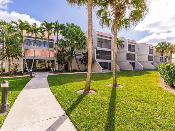 230 Lakeview Drive #204, Weston, FL 33326