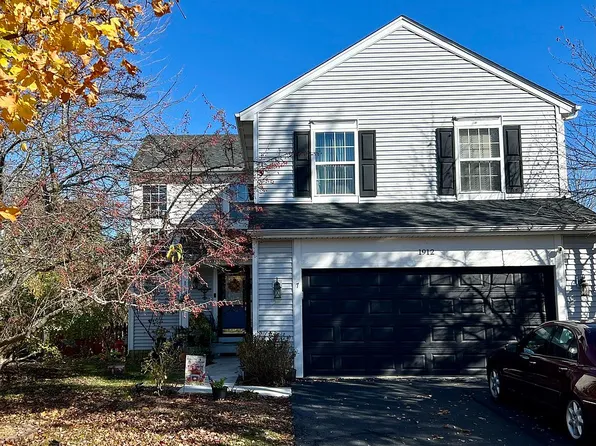 1912 Eastwick Ln, Aurora, IL 60503