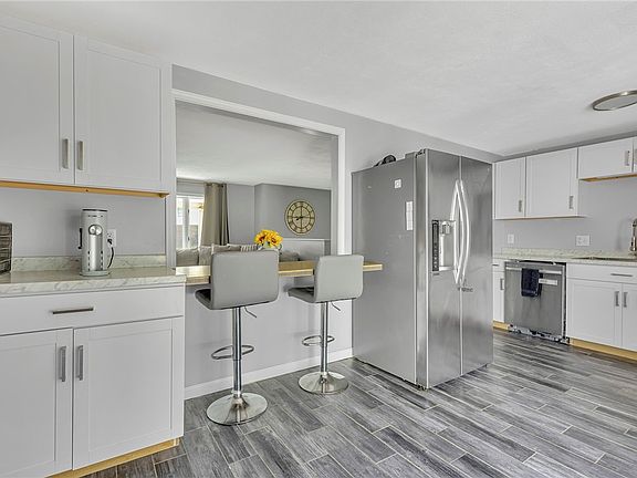 4th image of 1102 Queens Mill Rd