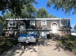 1301 N Arrowhead Rdg, Independence, MO 64056