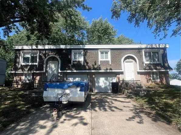1301 N Arrowhead Rdg, Independence, MO 64056
