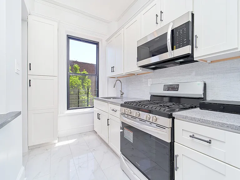 1 Cambridge Pl #3E — Photo 1