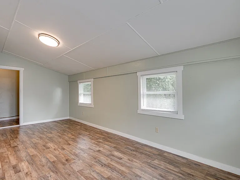 324 Loop Rd — Photo 2