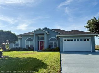 561 Sunset Pointe Dr, Lake Placid, FL 33852