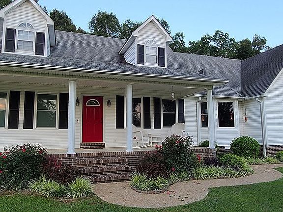 2nd image of 380 Nikki Ln