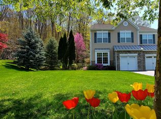 882 Huntington Dr, Fishkill, NY 12524