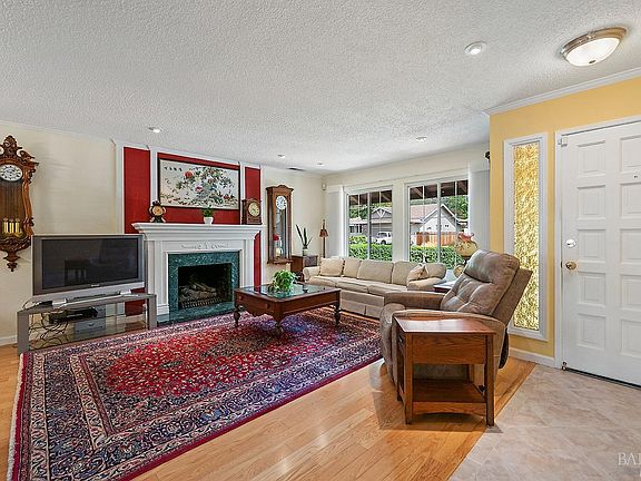 4th image of 233 Orangewood Drive