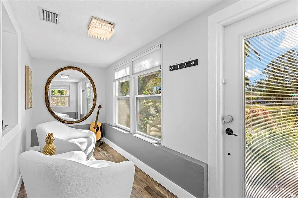 2 bed, 2.0 bath, 1144 sqft, $3,600 — Photo 3